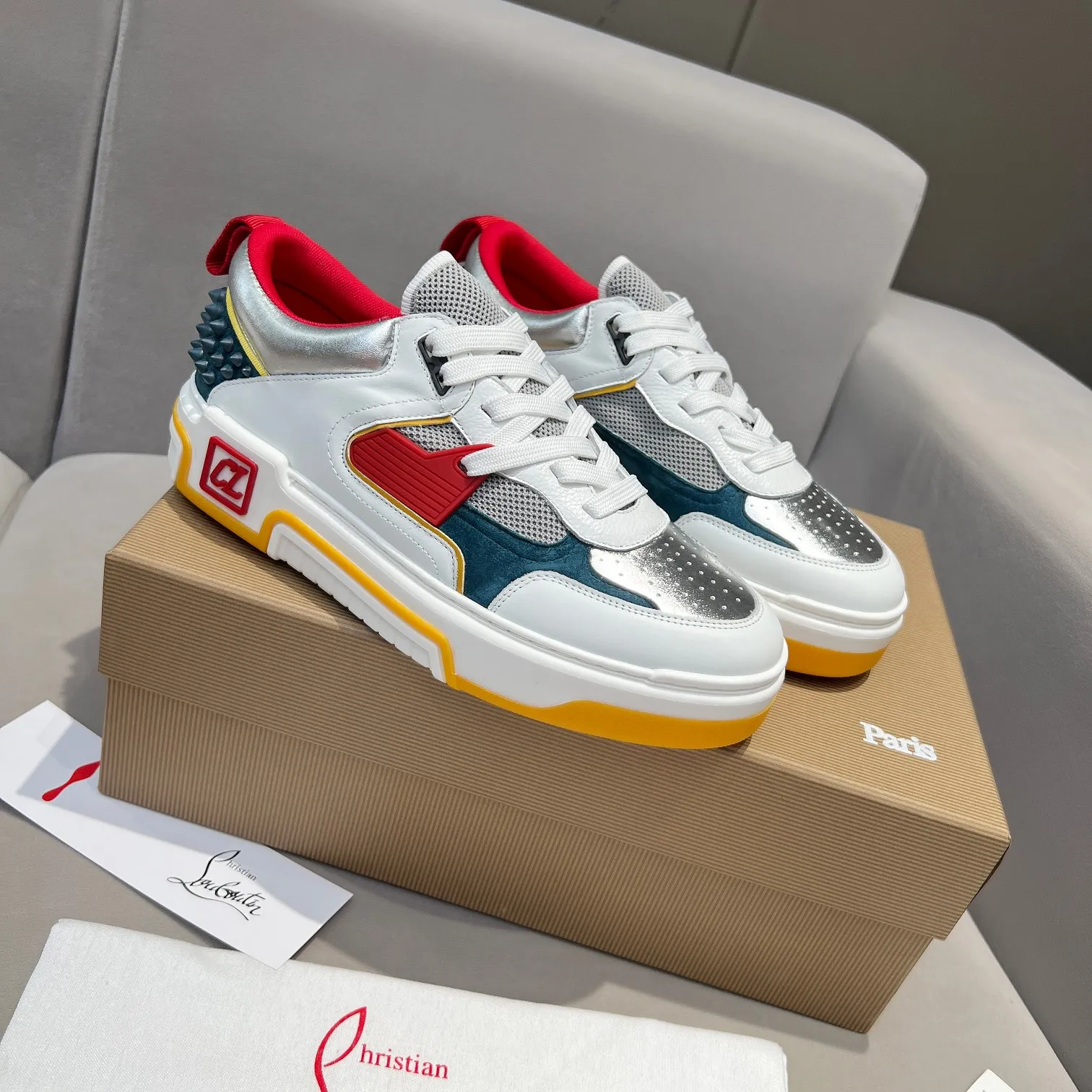 Men's shoes 💰700 🌹🌹🌹̋ Wang Junkai Yang Mi Xu Kai Zhang Jingyi Ding Chengxin Chen Muchi Wang Ziyi Same style Christian Louboutin 2024 [New product] ASTROLOUBI unisex thick-soled sports shoes red-soled shoes perfectly integrate fashion and sports, The fabrics are made of luxurious calfskin, soft suede, smooth satin and laminated leather, and the back is decorated with classic rivets. The interior is blended with a knitted tongue for added durability, breathability and quick-drying comfort. The outsole is made of a combination of EVA foam and imported rubber, and the colorful CL iconic letters on the side of the outsole show the brand's unique style. It is a ceiling-level comfortable skate shoe! ! ! Available in multiple colors, women's sizes 35--40, men's sizes 39--45
